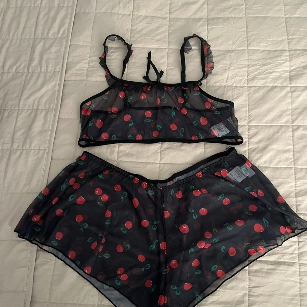 Lounge Set/Lingerie Lot - Picture 3 of 4